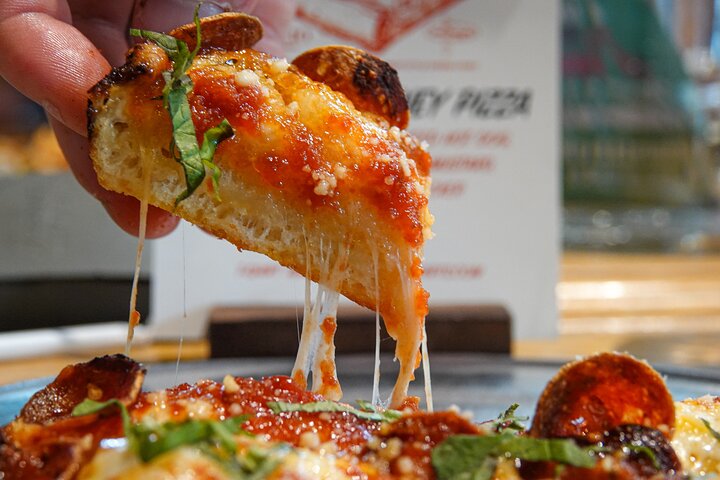 Cincinnati Historic Centre Food Tour with 6 Authentic Dishes