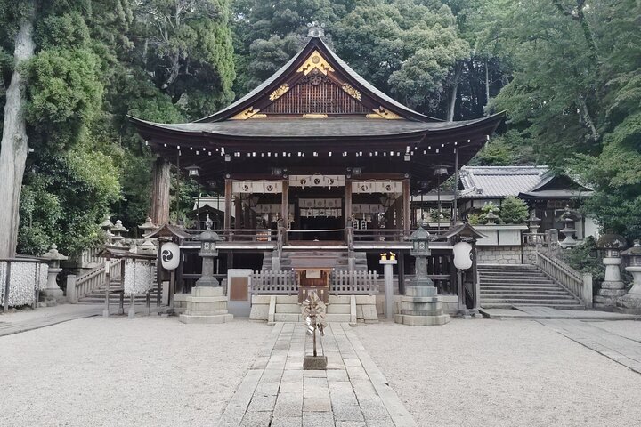 Shiga: Omi-Hachiman Heritage Tour with Optional Omi Beef