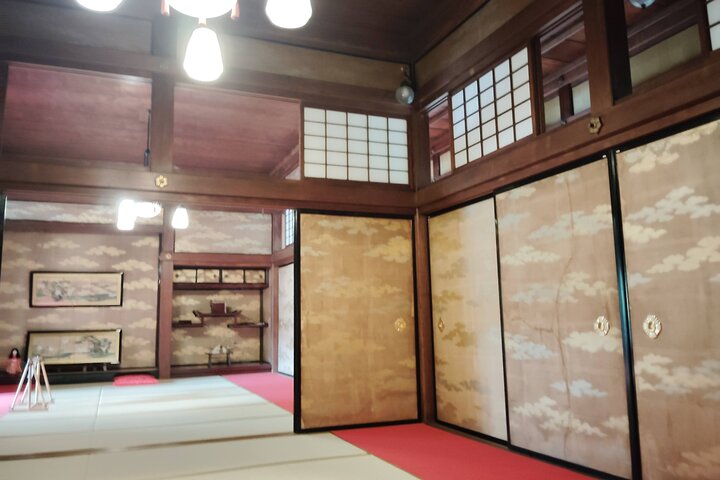Shiga: Omi-Hachiman Heritage Tour with Optional Omi Beef