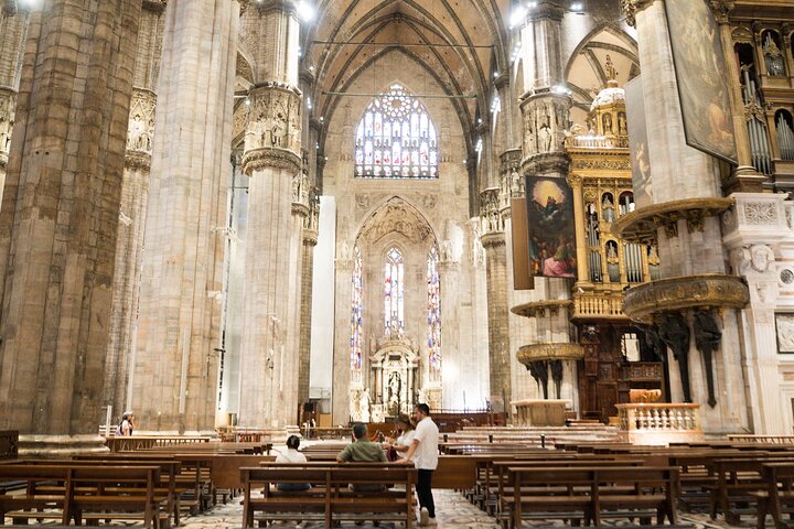 Milan Super Saver: Skip-the-Line Duomo and Rooftop Guided Tour