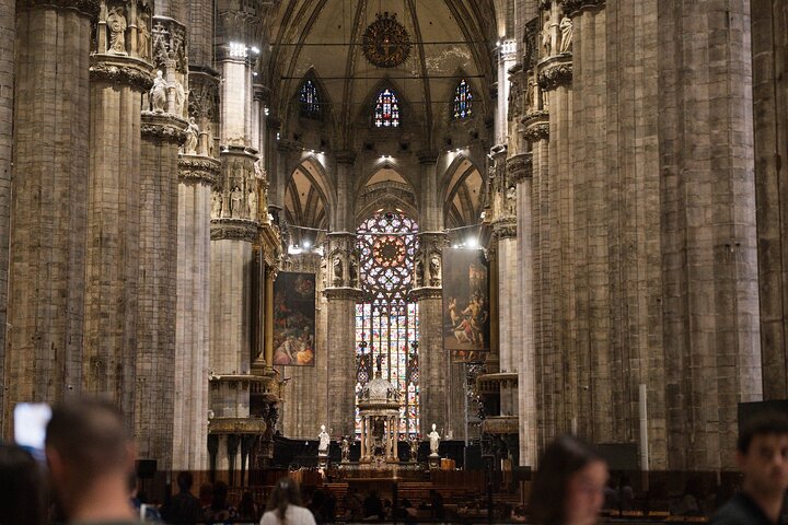 Milan Super Saver: Skip-the-Line Duomo and Rooftop Guided Tour