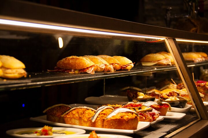 San Sebastian Food & Pintxos Tour with 12 Food & Drinks Tastings