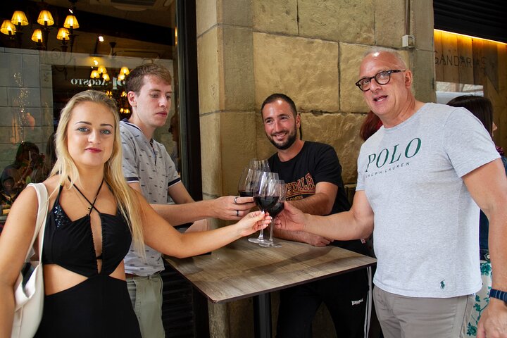 San Sebastian Food & Pintxos Tour with 12 Food & Drinks Tastings