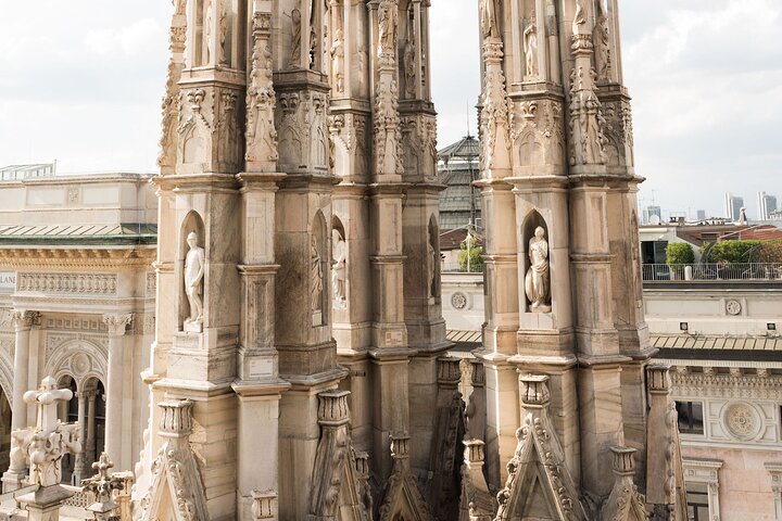 Milan Super Saver: Skip-the-Line Duomo and Rooftop Guided Tour