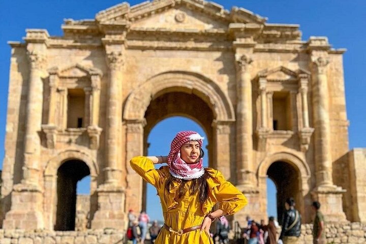 Jerash and Dead Sea with Resort Access & Lunch