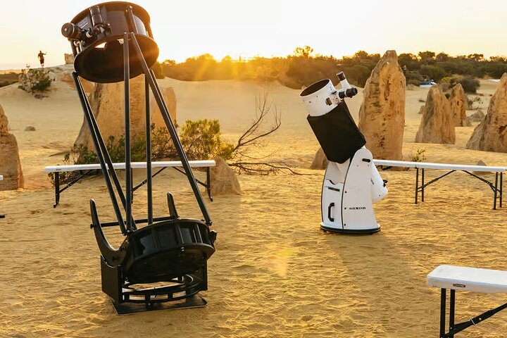 Pinnacles Desert Sunset Dinner and Stargazing Tour
