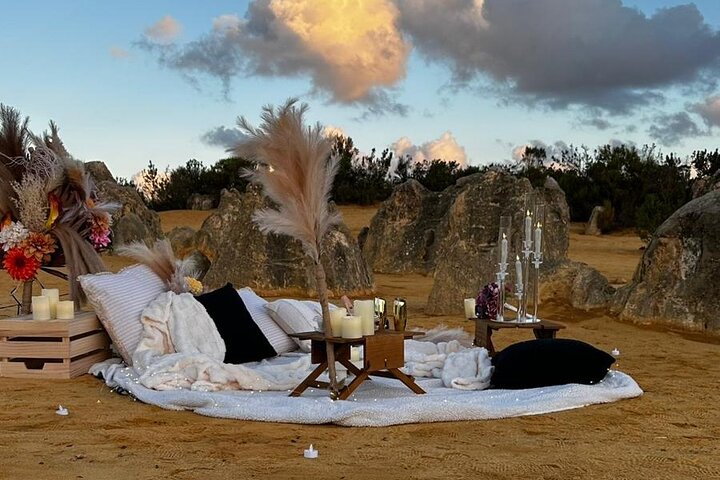 Pinnacles Desert Sunset Dinner and Stargazing Tour