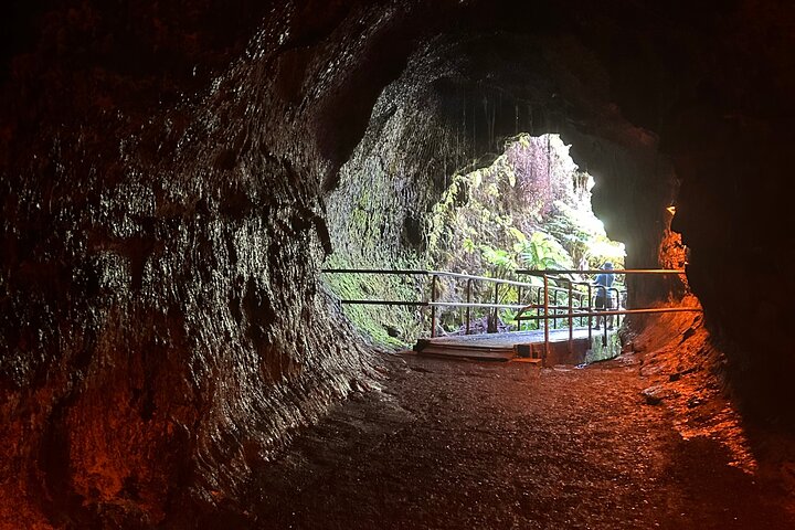 Big Island Scenic Tour: Volcano Hilo Town Waterfall Beach & Lunch