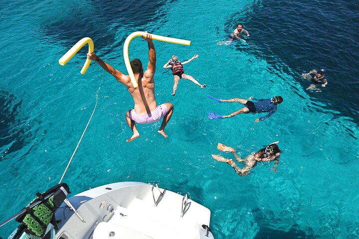 Heraklion: Dia Catamaran Cruise Mediterranean Meal & Water Fun