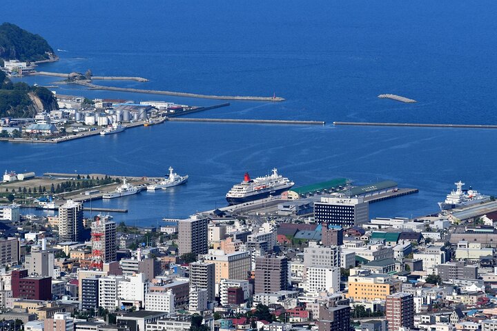 Private Customizable walking Tour in Otaru