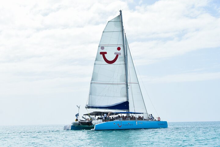 Boa Vista Catamaran Tour: All Inclusive Bay Cruise