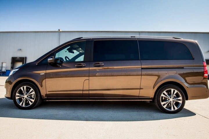 PrivaeTransfer from Vienna to Salzburg with sightseeing stop
