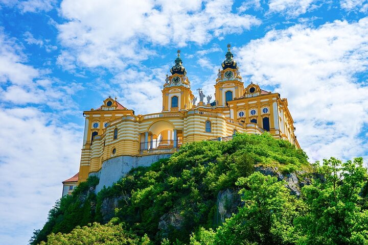 PrivaeTransfer from Vienna to Salzburg with sightseeing stop