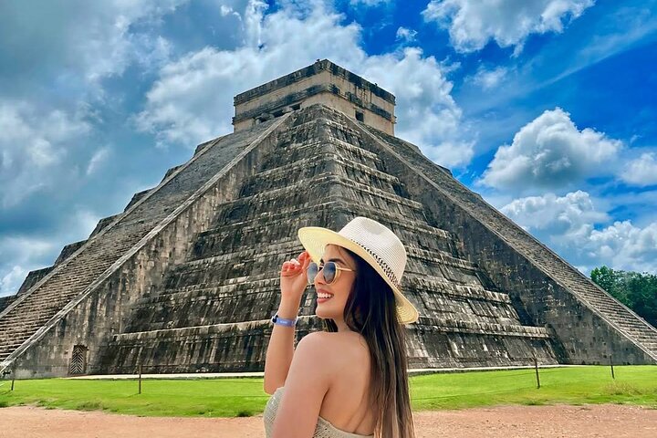 Mérida: Maya Train, Chichén Itzá, Izamal & Cenote Tour with Lunch