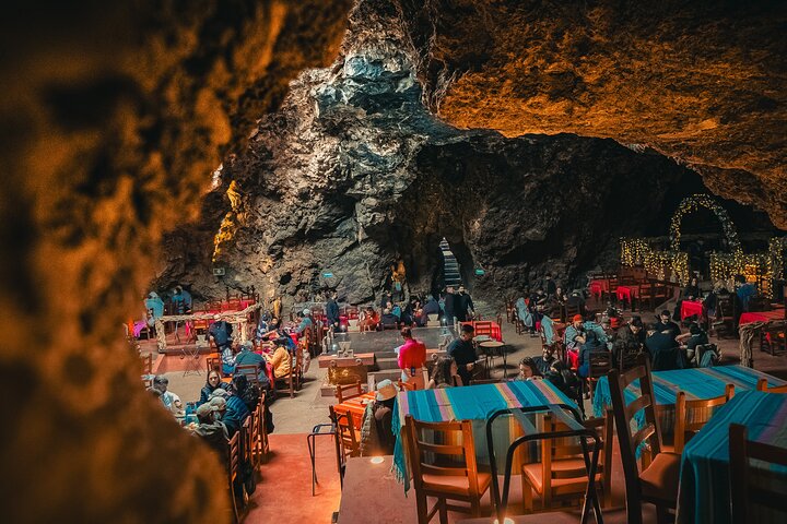 Hot Air Balloon Flight Teotihuacan + Pickup + Breakfast Cave