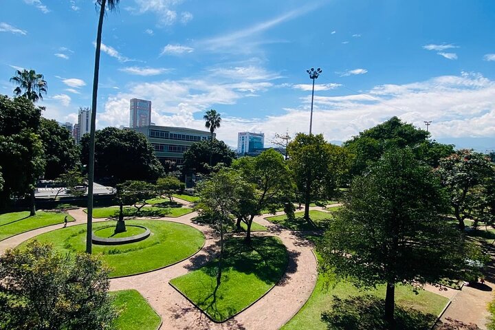 Explore Pereira; History, Gastronomy, coffee and cable car