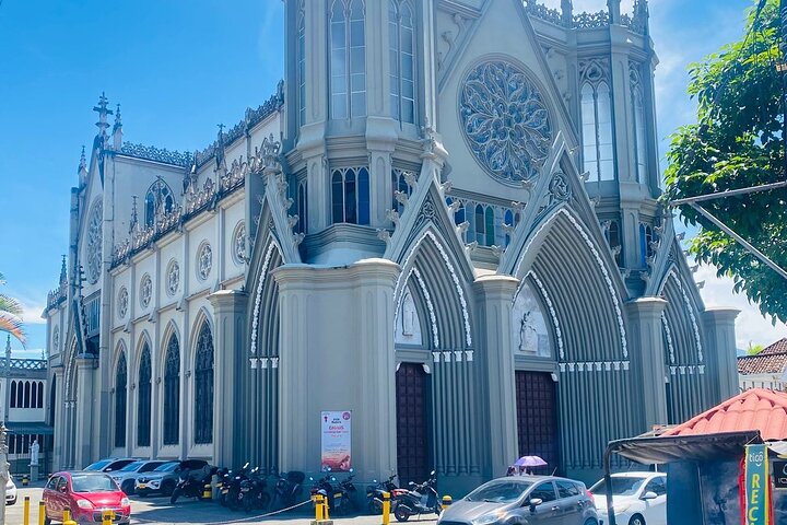 Explore Pereira; History, Gastronomy, coffee and cable car