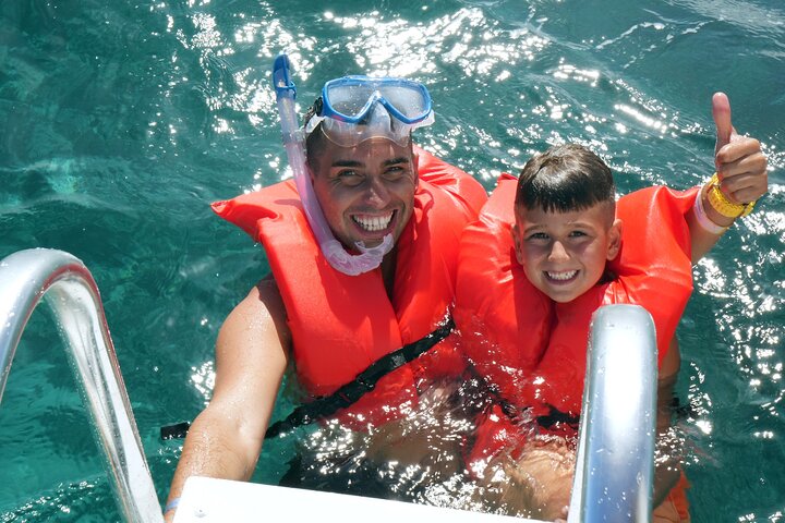 Nassau Swimming Pigs: Snorkeling, Lunch & Private Beach Club