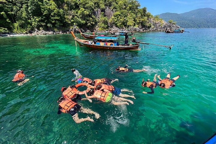 Koh Lipe 5 Islands Snorkeling Trip by Private Longtail Boat