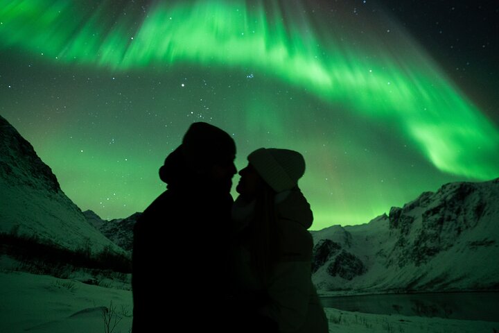 Northern Lights Minibus Chase from Tromsø with Chasing Lights