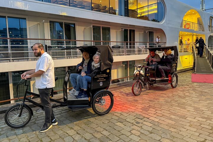 Private Pedicab/Rickshaw Tour of Rotterdam With a Local Guide