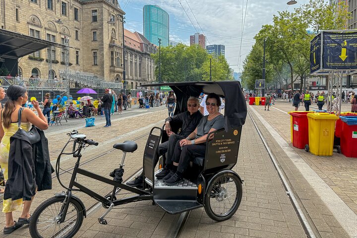 Private Pedicab/Rickshaw Tour of Rotterdam With a Local Guide