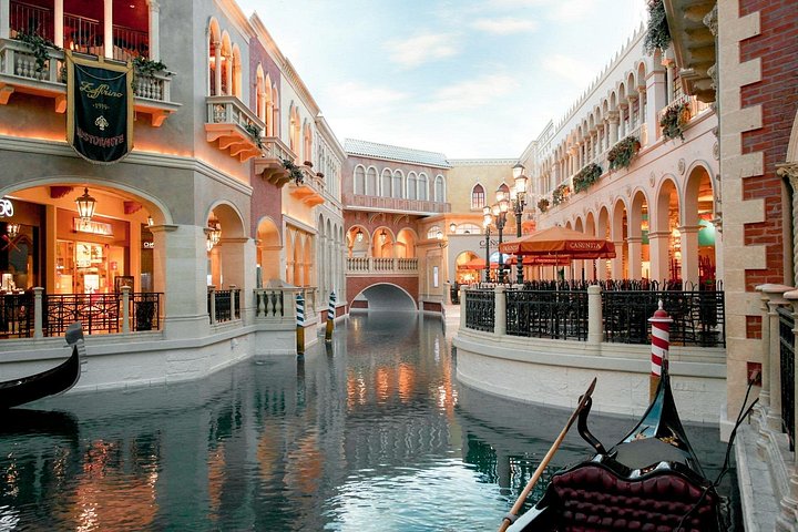 Doha City Tour, Villaggio Mall and Free Gondola Ride