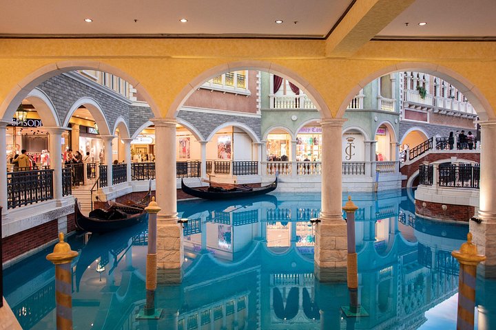 Doha City Tour, Villaggio Mall and Free Gondola Ride