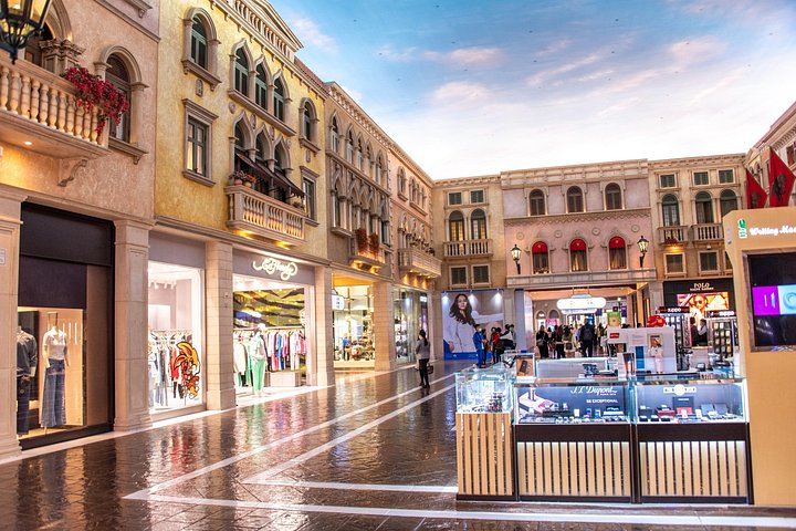 Doha City Tour, Villaggio Mall and Free Gondola Ride
