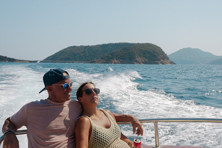 Procida Small Group Boat Tour from Ischia with Aperitif