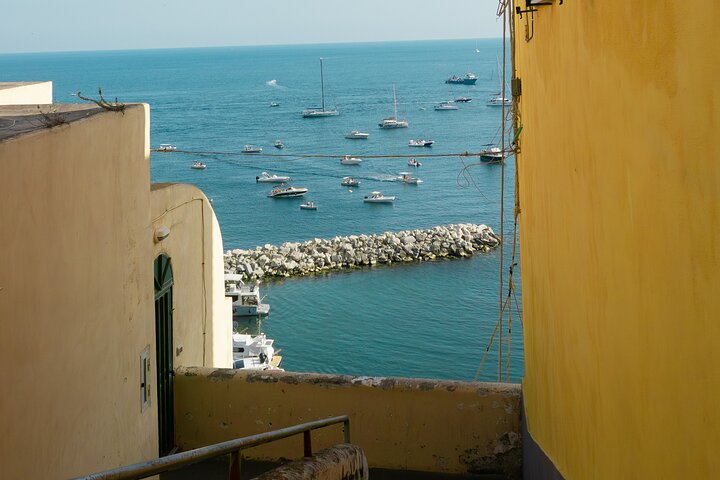 Procida Small Group Boat Tour from Ischia with Aperitif