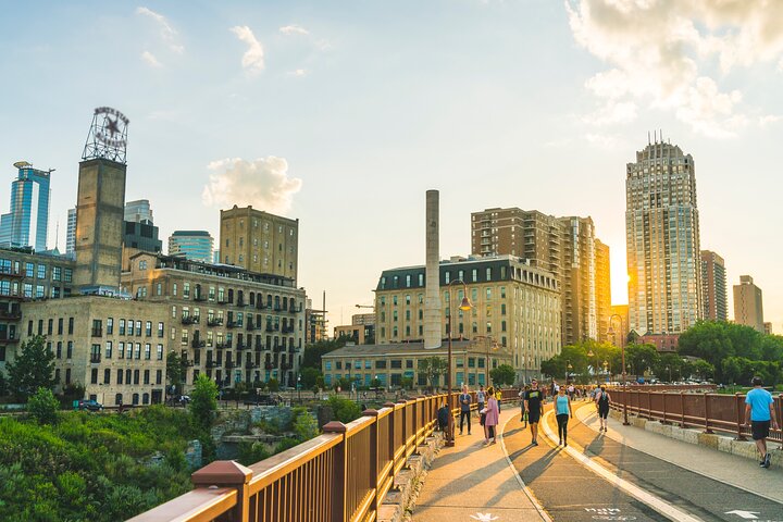 Minneapolis North Loop Food Tour of 6 Local's Favorites Tastings