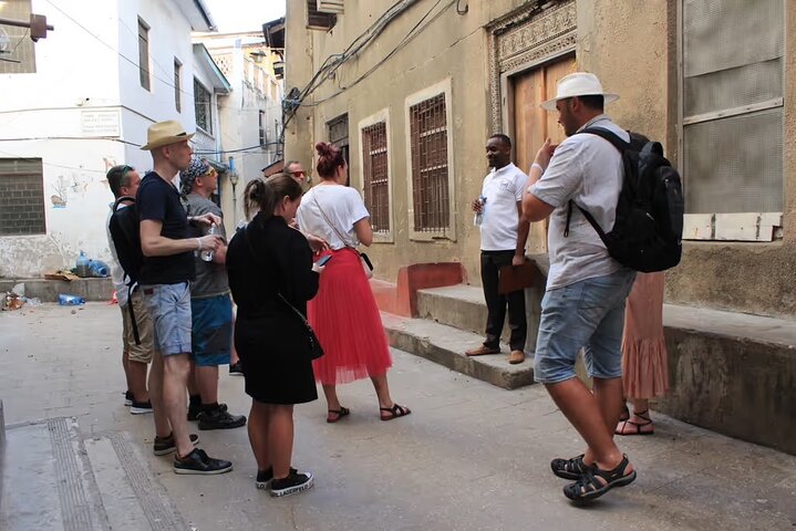 STONE TOWN WALKING TOUR ( Lunch Included )