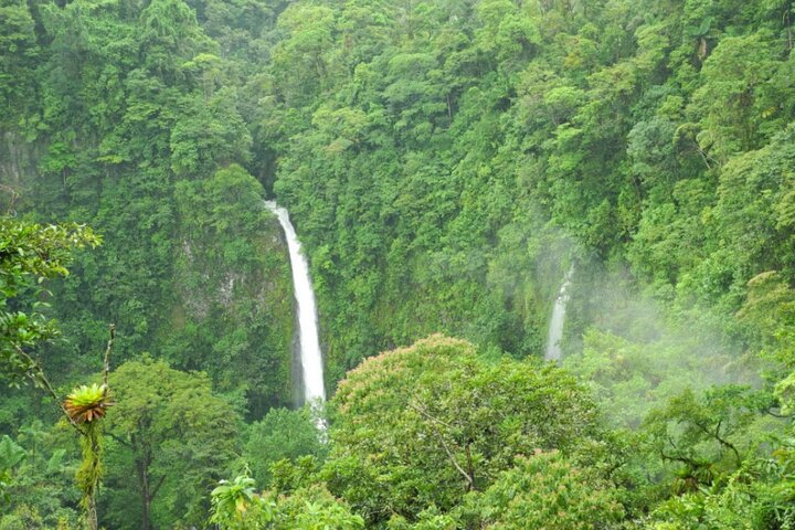 Arenal Volcano, Hanging Bridges & La Fortuna Waterfall Combo Tour