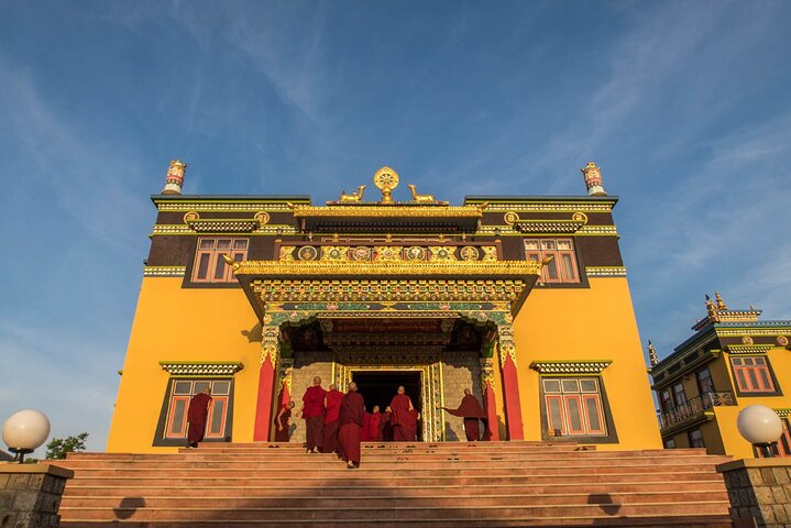 Guided Day Tour to Bir – Monasteries,Temple & Tea Garden Visit