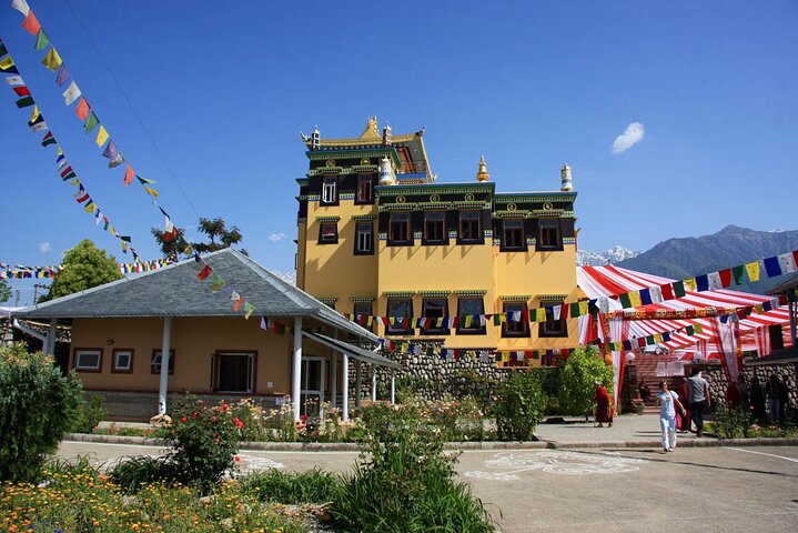 Guided Day Tour to Bir – Monasteries,Temple & Tea Garden Visit