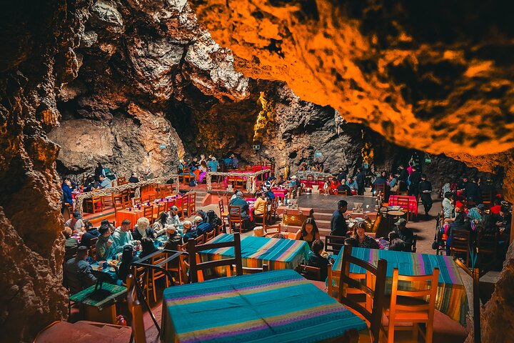 Hot Air Balloon Flight Teotihuacan + Pickup + Breakfast Cave