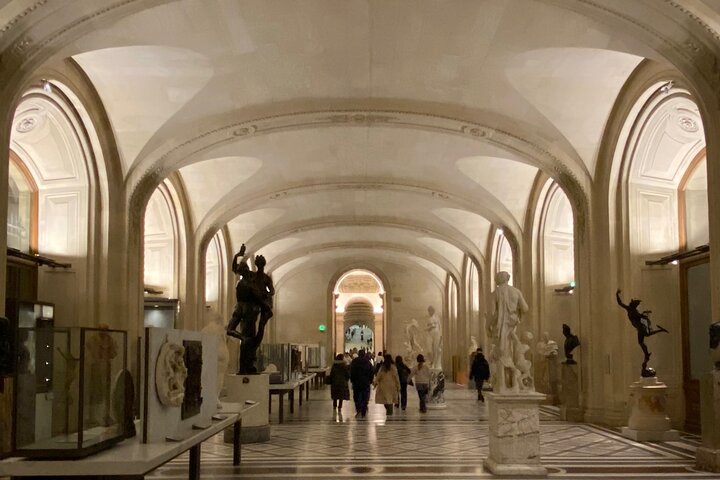 Louvre Highlights & Mona Lisa Guided Tour with Reserved Access