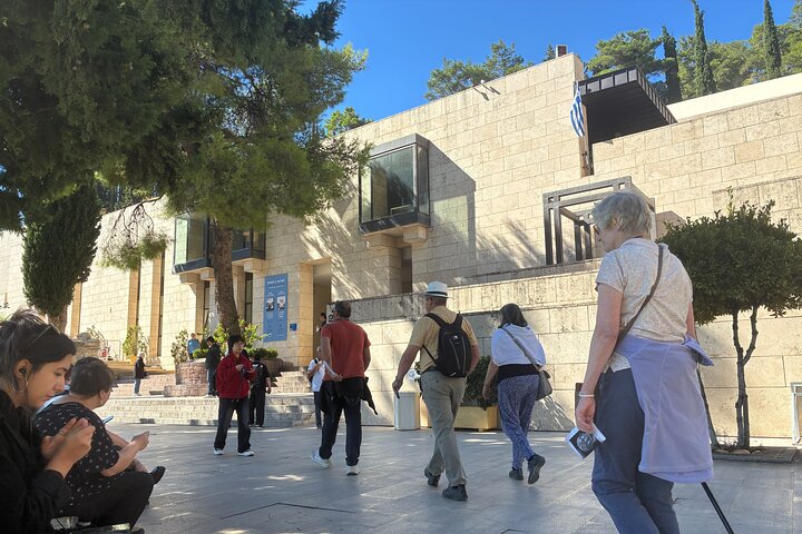 Delphi Skip-The-Line Private Tour with Licensed Guide & Admission