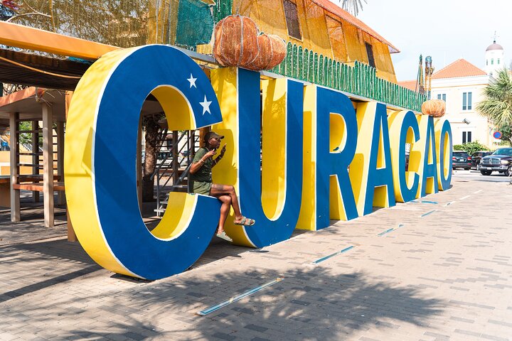Taste of Curaçao: City Tour, Chobolobo & Mambo Beach