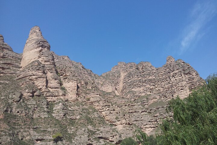 Private Day Tour to Binglingsi Caves and Liujiaxia Reservoir from Lanzhou