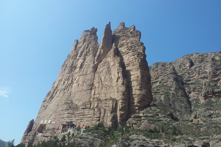 Private Day Tour to Binglingsi Caves and Liujiaxia Reservoir from Lanzhou