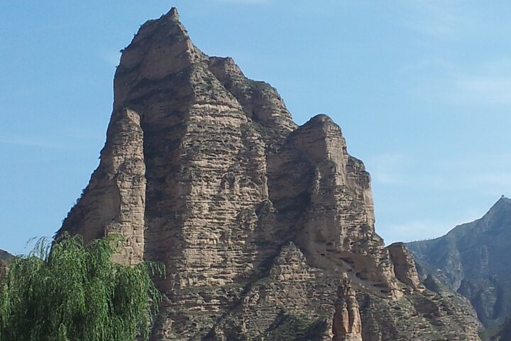 Private Day Tour to Binglingsi Caves and Liujiaxia Reservoir from Lanzhou