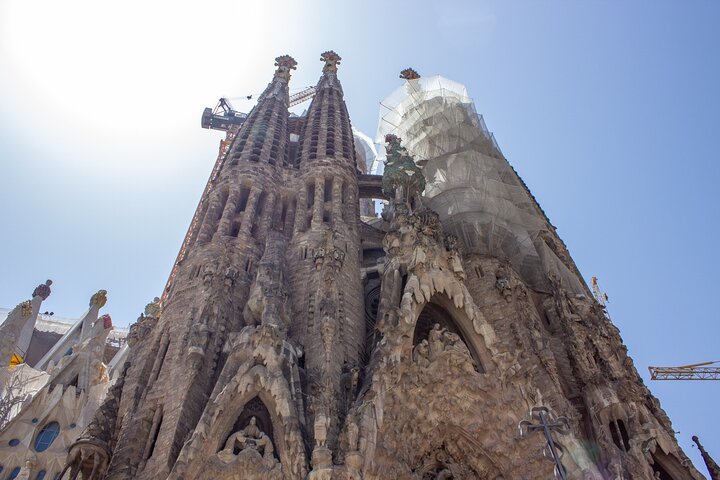 Sagrada Familia English Guided Tour & Optional Tower Access