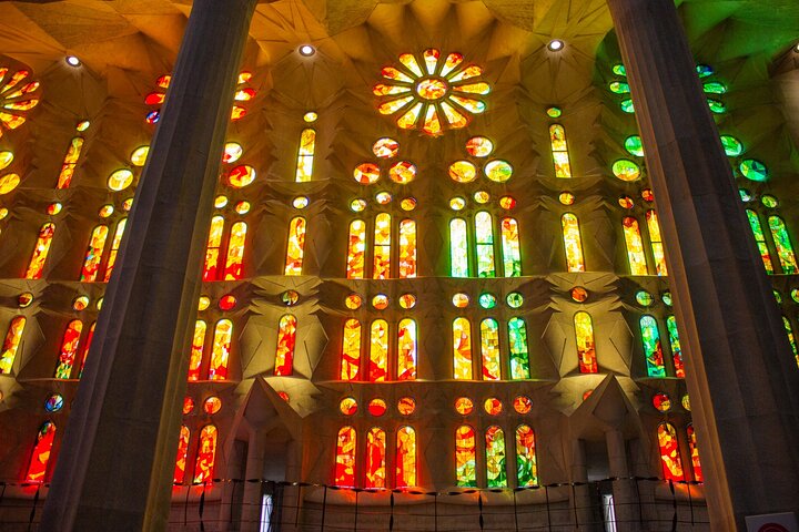 Sagrada Familia English Guided Tour & Optional Tower Access