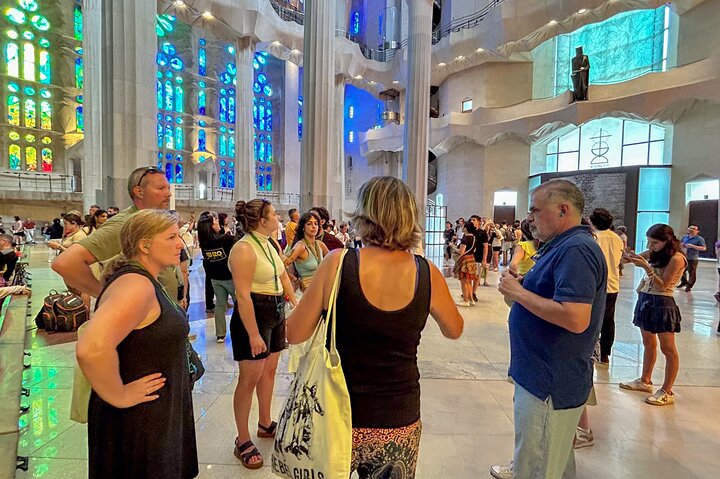 Sagrada Familia English Guided Tour & Optional Tower Access