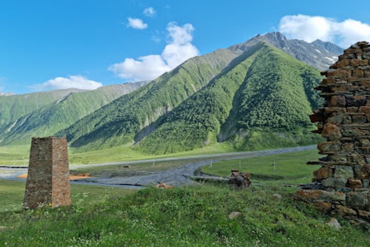 From Kazbegi to Truso Valley Trek with Hotel Transfers