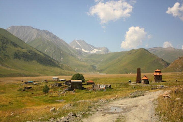 From Kazbegi to Truso Valley Trek with Hotel Transfers