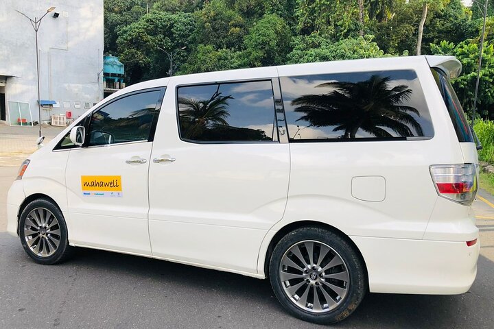Taxi from Kandy to Nuwaraeliya or Nanuoya Railway Station