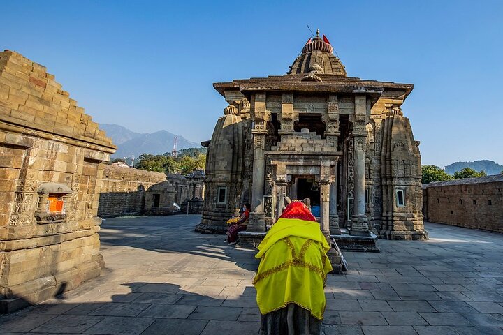 Guided Day Tour to Bir – Monasteries,Temple & Tea Garden Visit